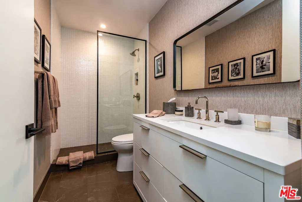 8572 Hillside Avenue, Los Angeles, California 90069 home-pic-16