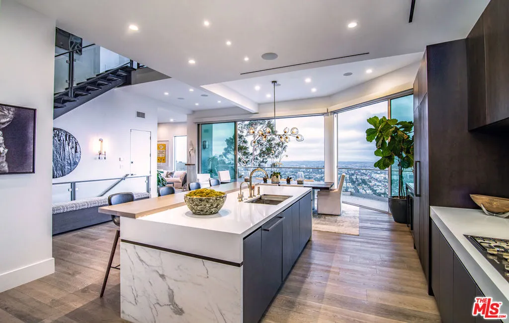 8572 Hillside Avenue, Los Angeles, California 90069 home-pic-4