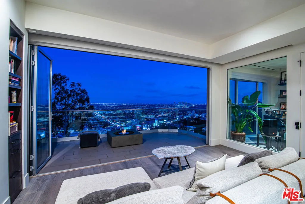 8572 Hillside Avenue, Los Angeles, California 90069 home-pic-21