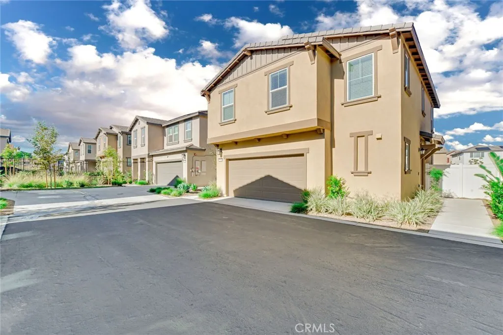 2526 Gunner Ridge, Rialto, California 92377 home-pic-1