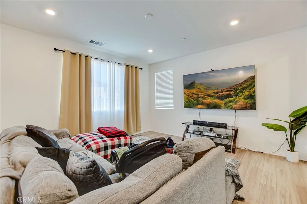 2526 Gunner Ridge, Rialto, California 92377 home-pic-6