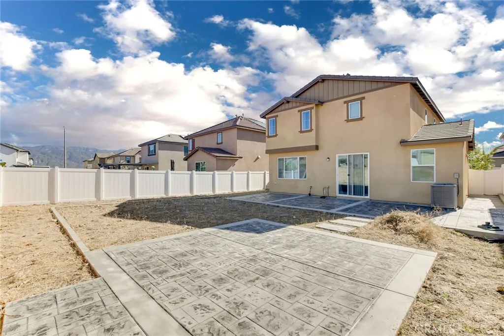 2526 Gunner Ridge, Rialto, California 92377 home-pic-31