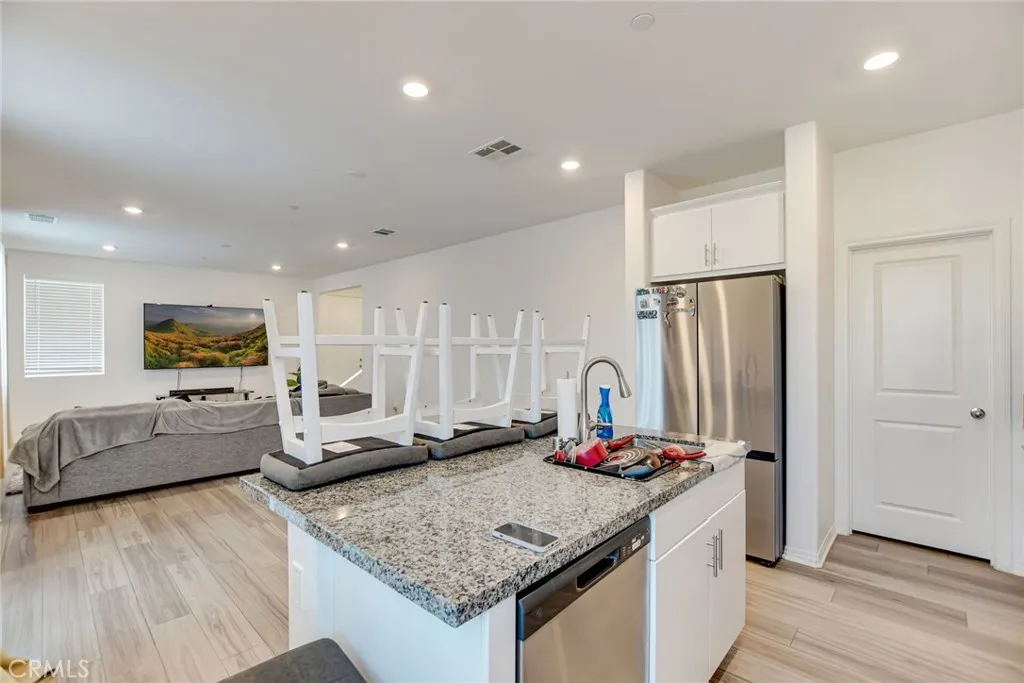 2526 Gunner Ridge, Rialto, California 92377 home-pic-16