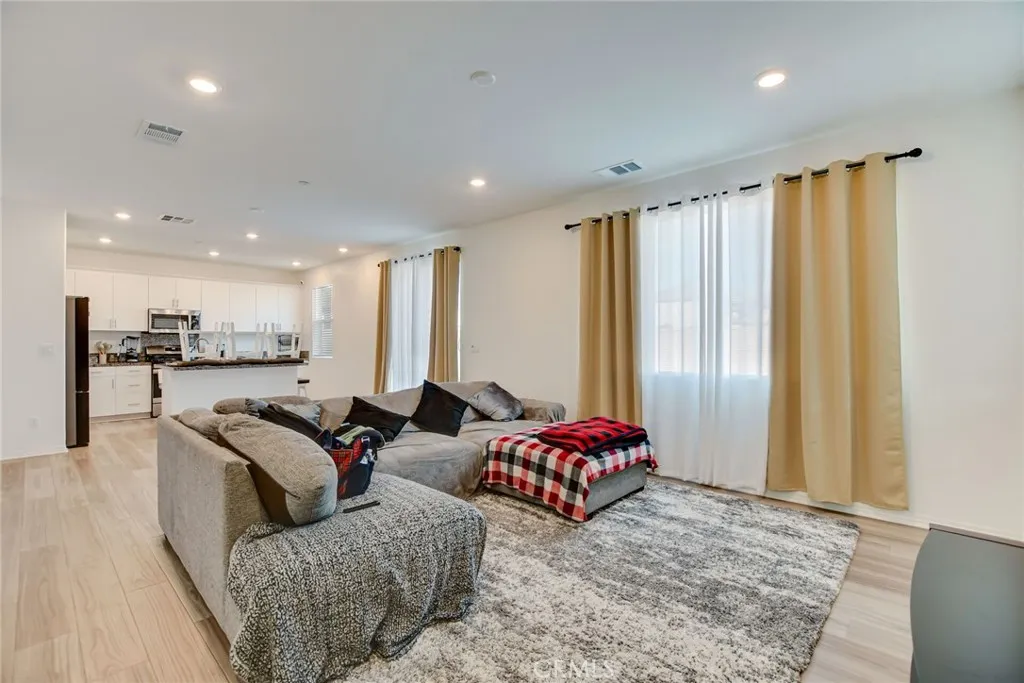 2526 Gunner Ridge, Rialto, California 92377 home-pic-10