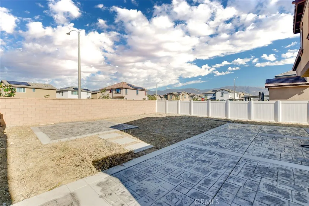 2526 Gunner Ridge, Rialto, California 92377 home-pic-32