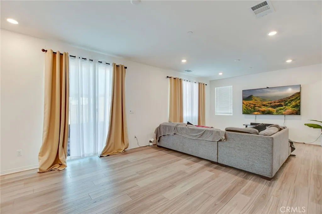 2526 Gunner Ridge, Rialto, California 92377 home-pic-5