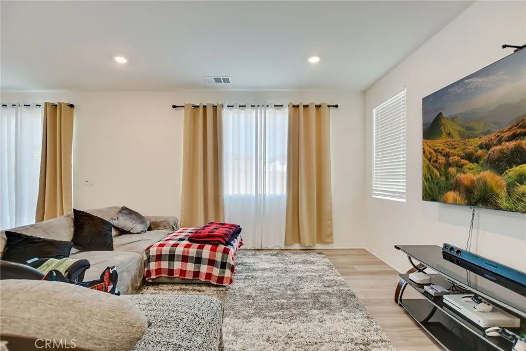 2526 Gunner Ridge, Rialto, California 92377 home-pic-9