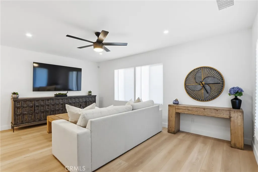 1118 E Elgenia, West Covina, California 91790 home-pic-6