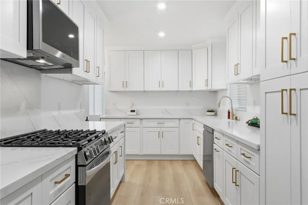 1118 E Elgenia, West Covina, California 91790 home-pic-15