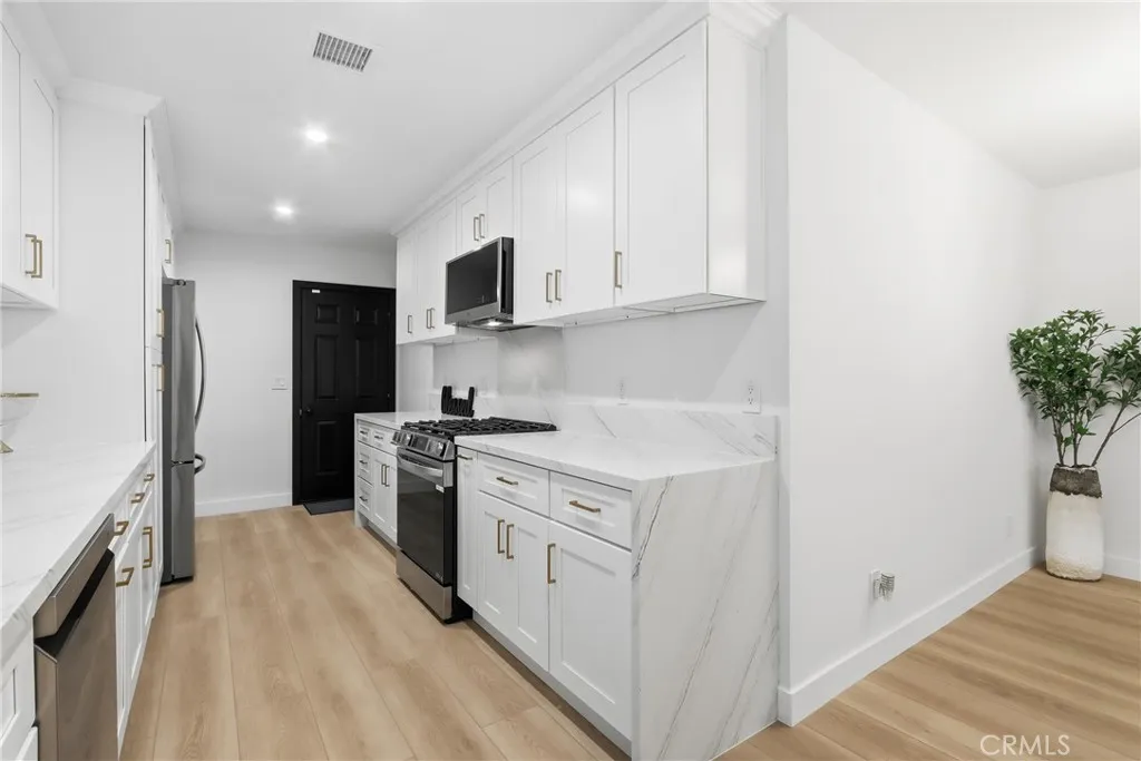 1118 E Elgenia, West Covina, California 91790 home-pic-11