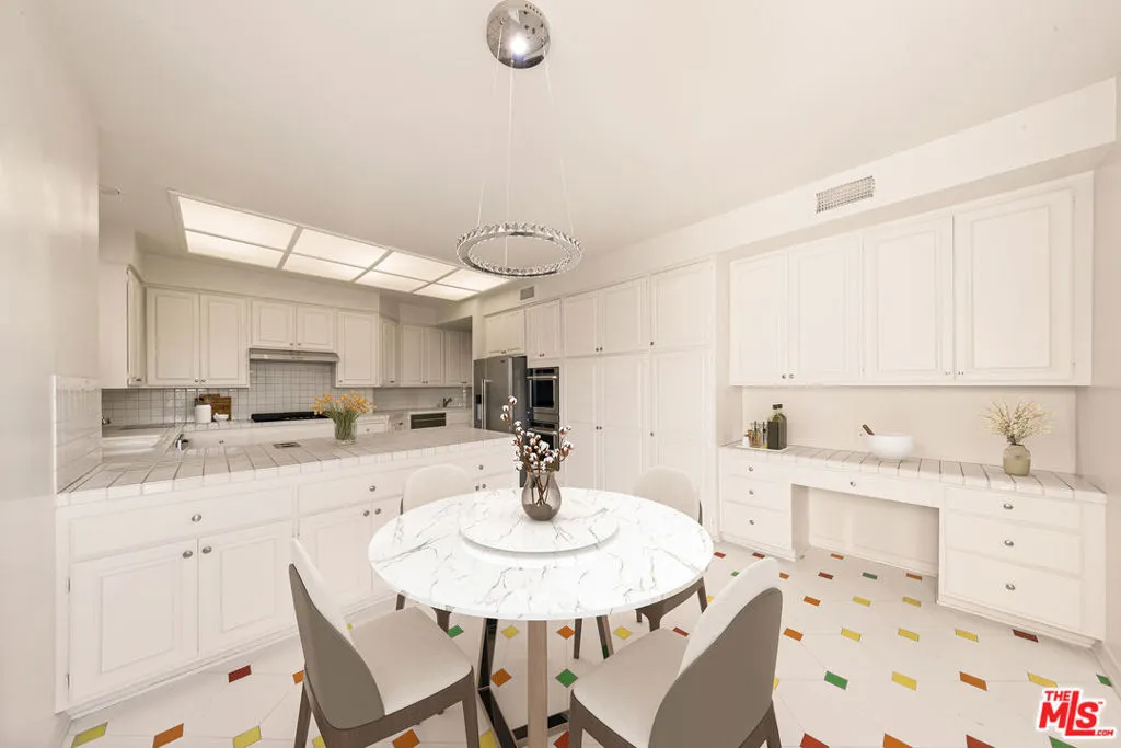 1220 Roxbury Drive 302, Los Angeles, California 90035 home-pic-6