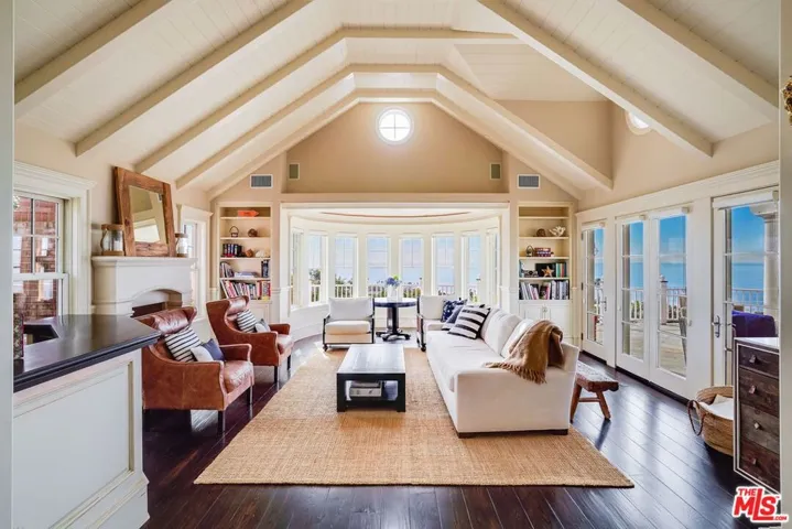 Formal living room w/ bar