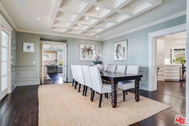 Dining room facing ocean