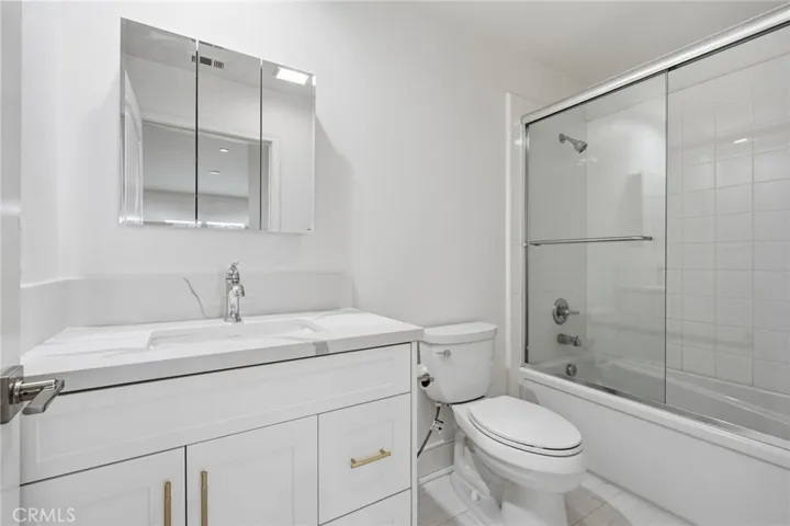 317 Rochester, Costa Mesa, California 92627