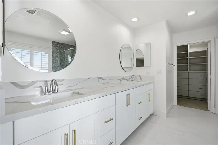 317 Rochester, Costa Mesa, California 92627