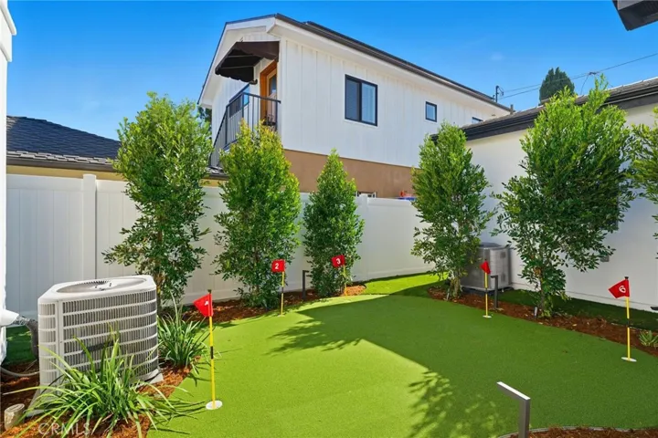 317 Rochester, Costa Mesa, California 92627