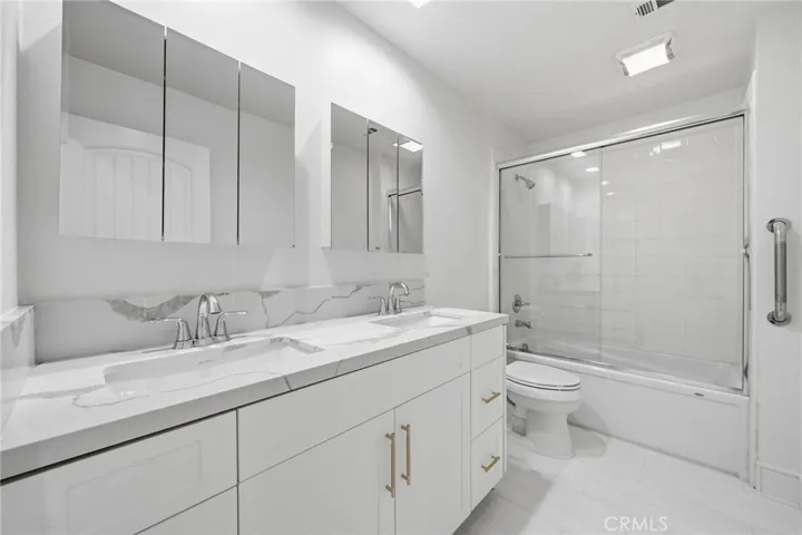 317 Rochester, Costa Mesa, California 92627