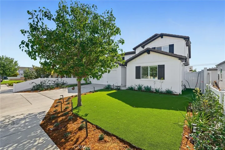 317 Rochester, Costa Mesa, California 92627