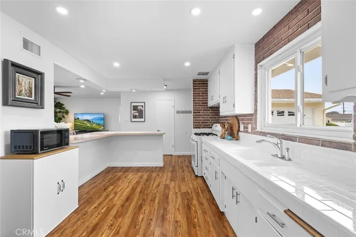 5472 Marion, Cypress, California 90630