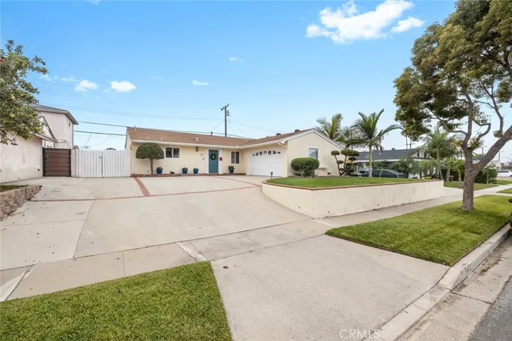 5472 Marion, Cypress, California 90630