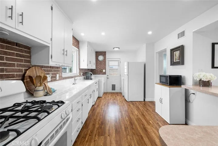 5472 Marion, Cypress, California 90630
