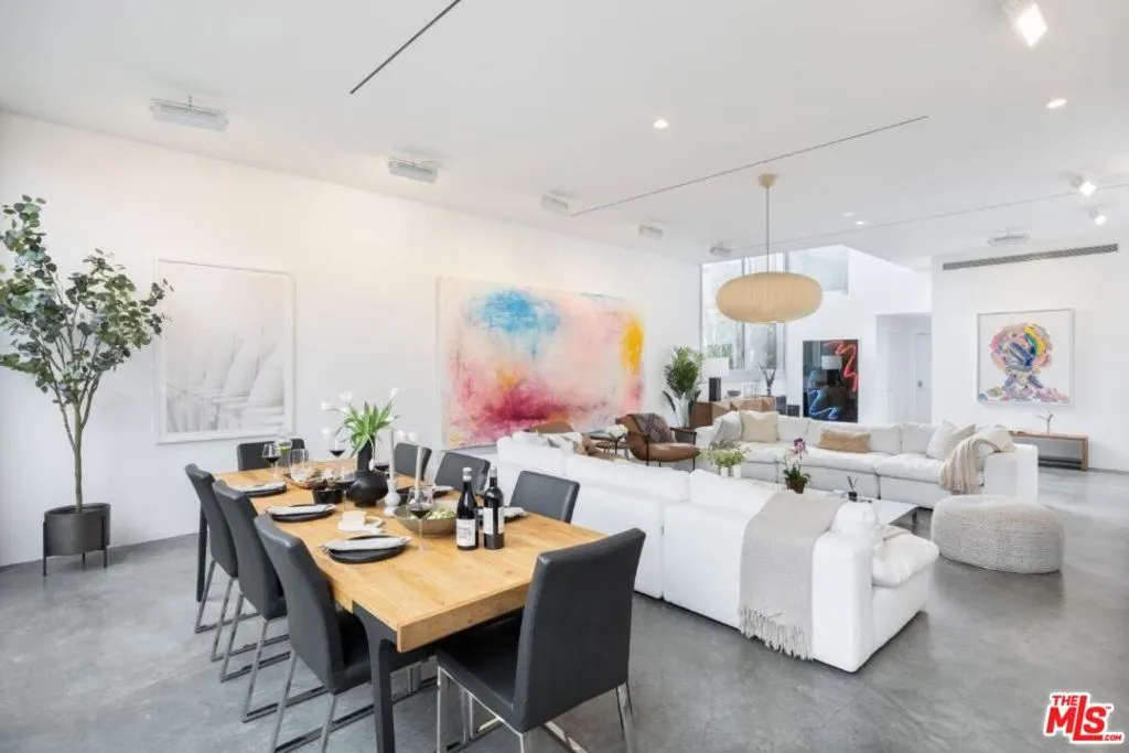 17 N Venice Boulevard, Venice, California 90291 home-pic-3