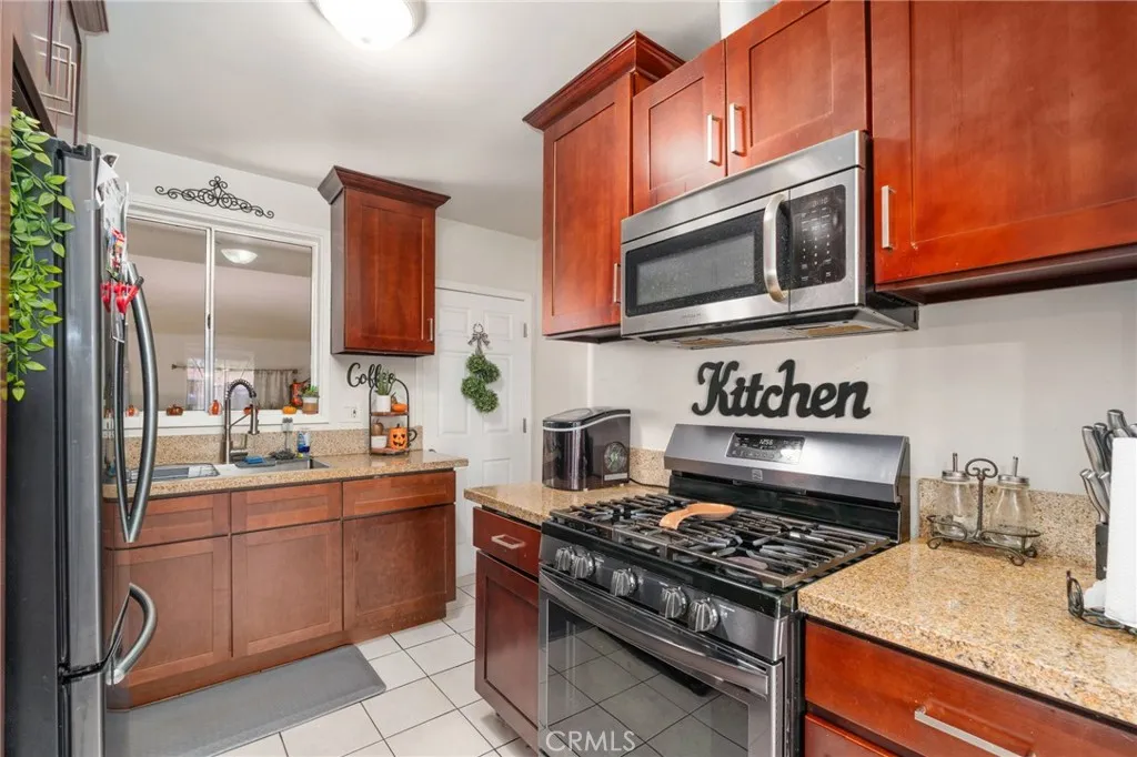 538 N Oakdale, Rialto, California 92376 home-pic-12