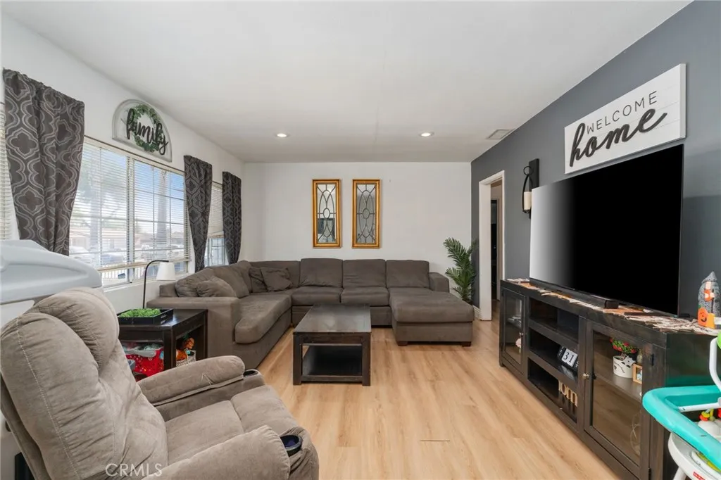 538 N Oakdale, Rialto, California 92376 home-pic-10