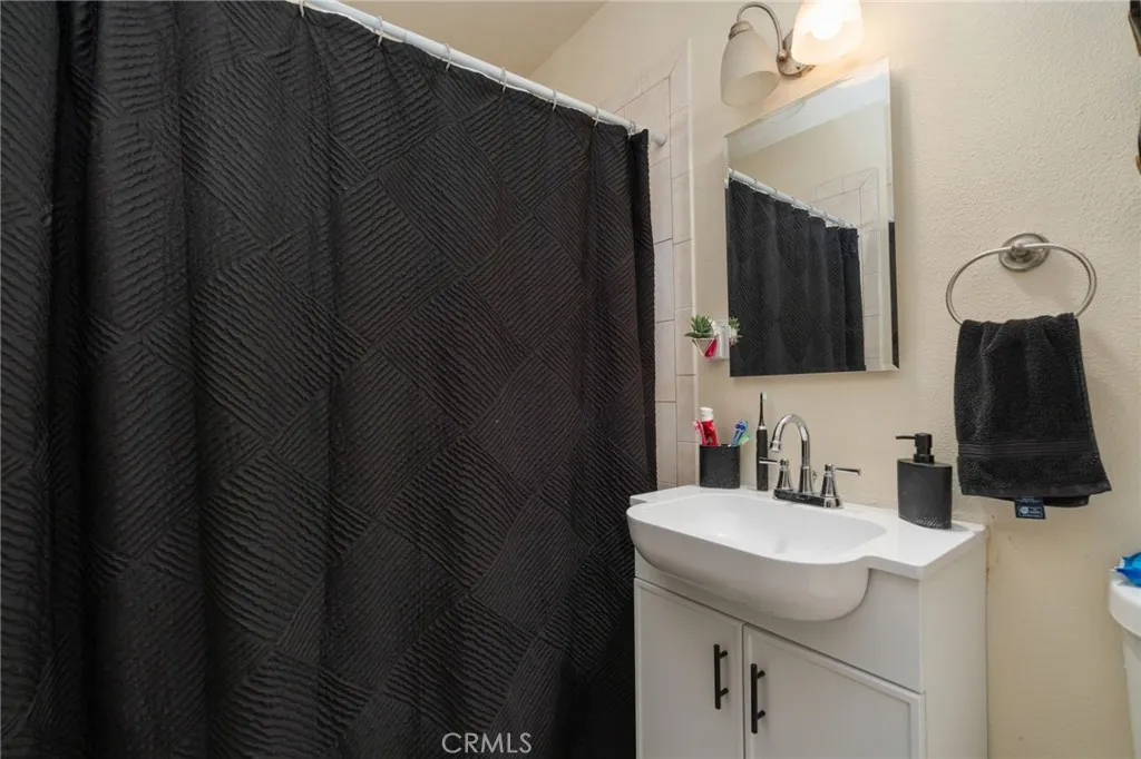 538 N Oakdale, Rialto, California 92376 home-pic-16