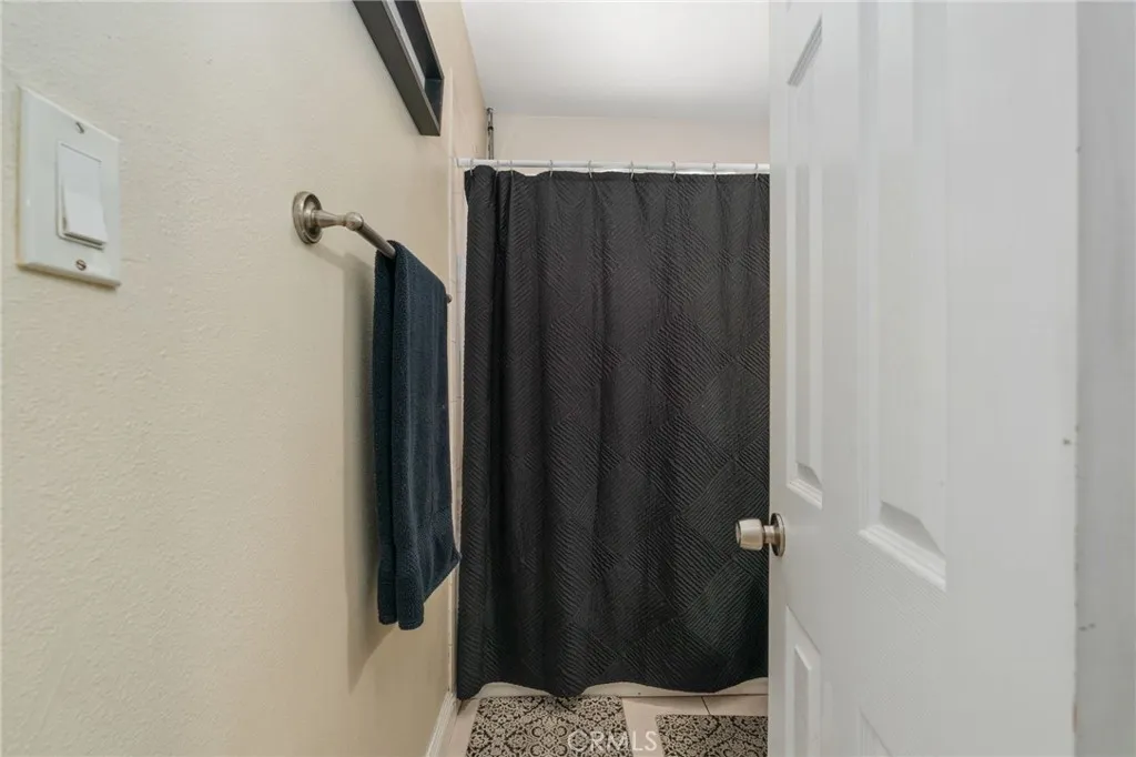 538 N Oakdale, Rialto, California 92376 home-pic-15