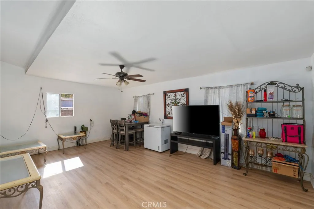 538 N Oakdale, Rialto, California 92376 home-pic-20