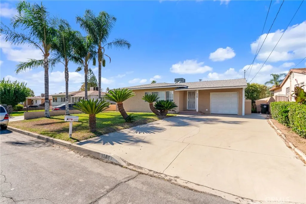 538 N Oakdale, Rialto, California 92376 home-pic-2