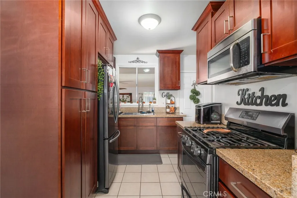 538 N Oakdale, Rialto, California 92376 home-pic-11