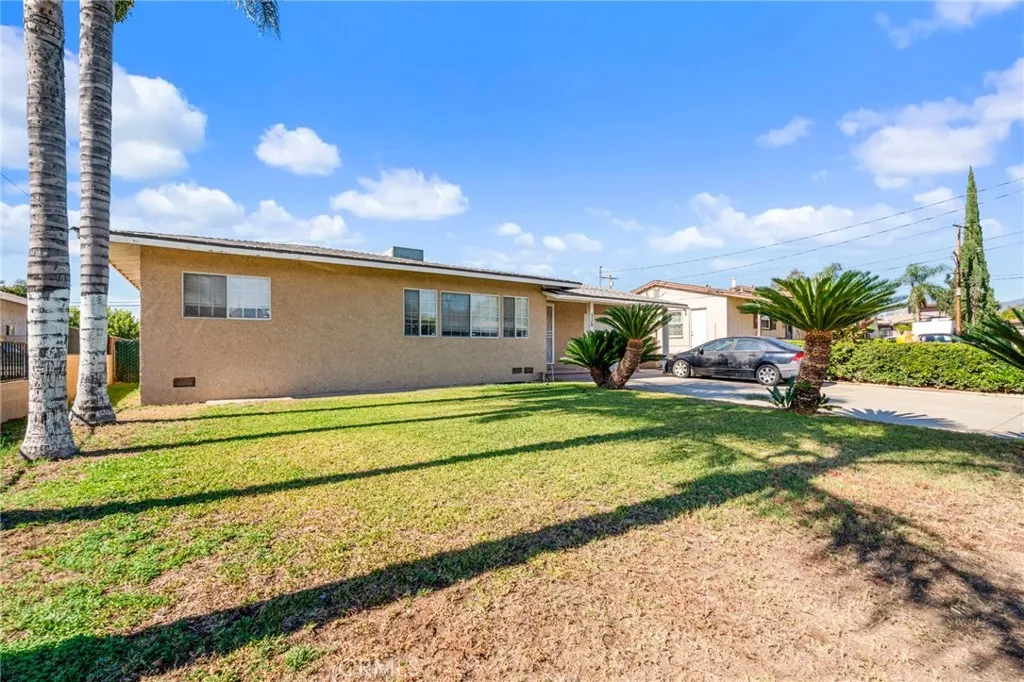 538 N Oakdale, Rialto, California 92376 home-pic-3