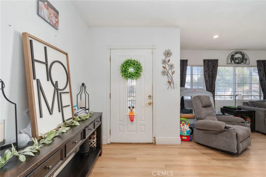 538 N Oakdale, Rialto, California 92376 home-pic-8