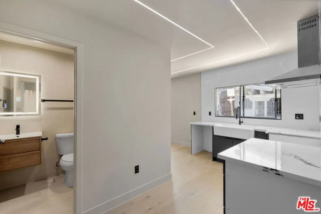 921 N Benton Way, Los Angeles, California 90026 home-pic-3