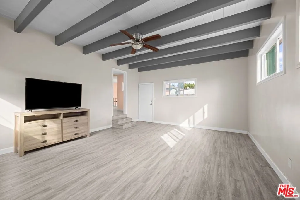 12812 Clovis Avenue, Los Angeles, California 90059 home-pic-8