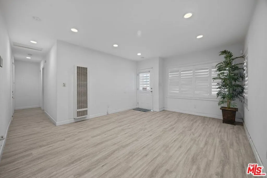 12812 Clovis Avenue, Los Angeles, California 90059 home-pic-2