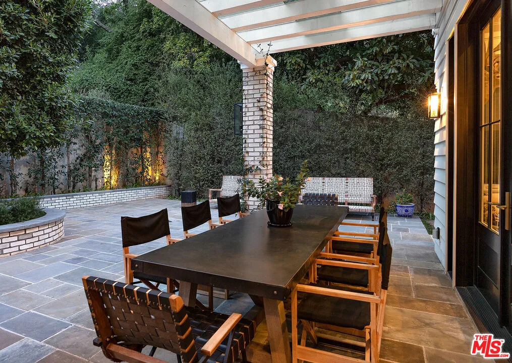 2333 Mandeville Canyon Road, Los Angeles, California 90049 home-pic-17