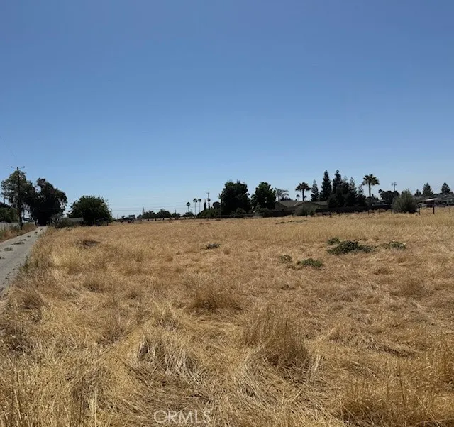 3207 N Valentine Avenue, Fresno, California 93722 home-pic-0