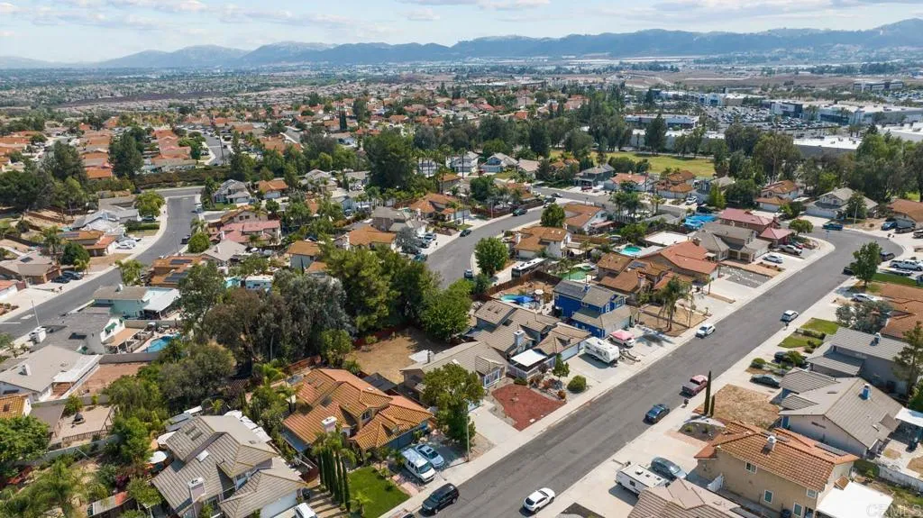 39938 Pearl Drive, Murrieta, California 92563 home-pic-32