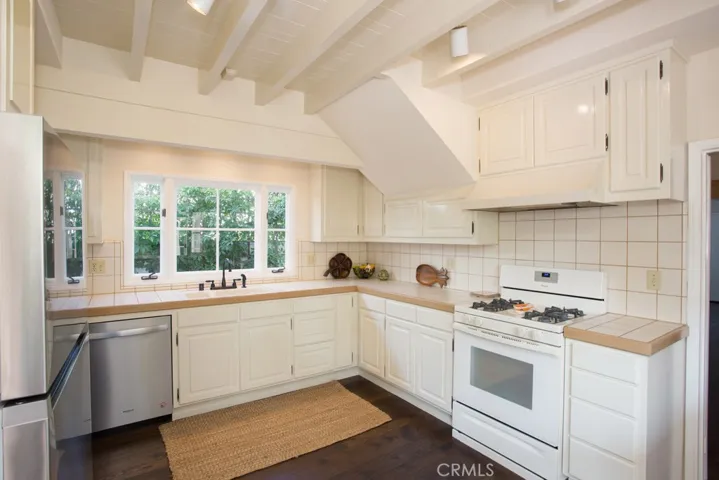 61 Beacon Bay, Newport Beach, California 92660