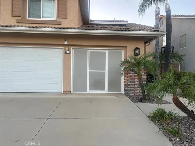custom screen  on one car garage 
