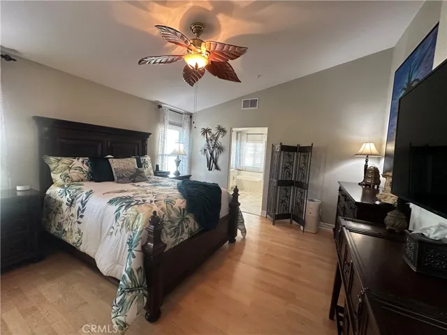  Large master bedroom