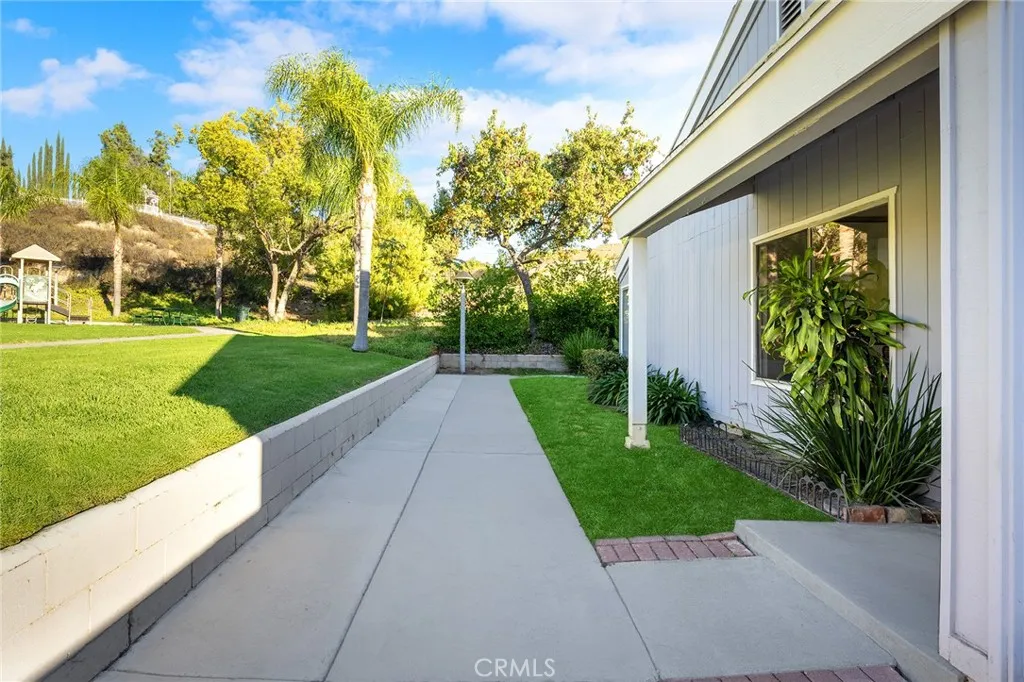 1044 Canyon Spring, Diamond Bar, California 91765 home-pic-4