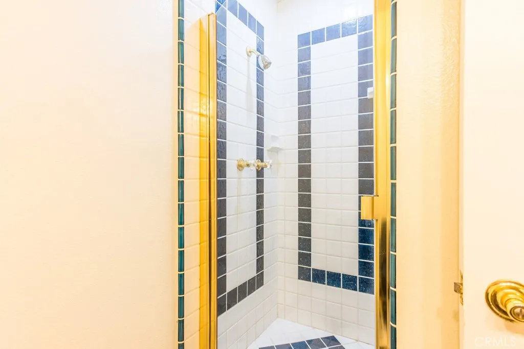 23132 Posada, Valencia, California 91354 home-pic-21