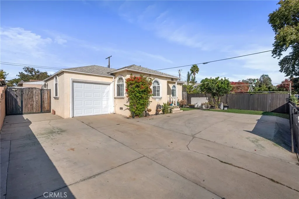 749 W 147th Street, Gardena, California 90247 home-pic-1