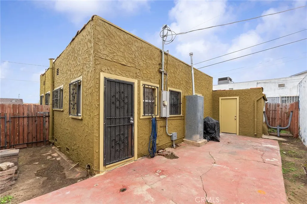 2416 W 70th, Los Angeles, California 90043 home-pic-22