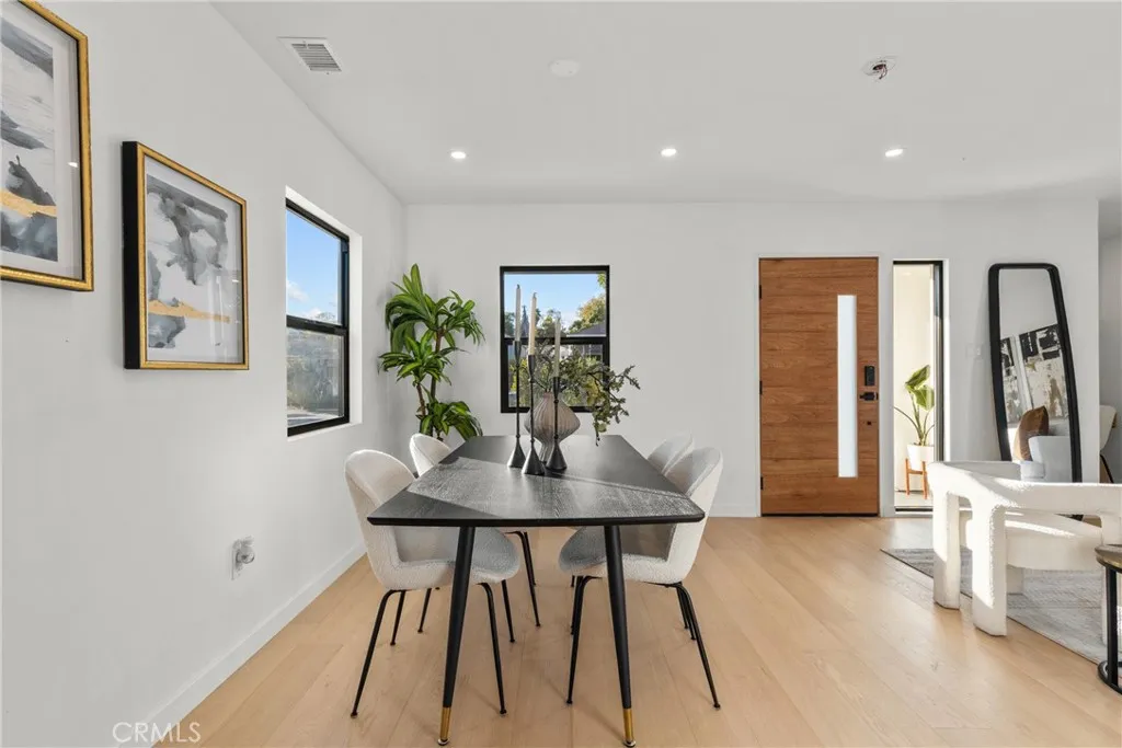 1724 S Fairfax, Los Angeles, California 90019 home-pic-4