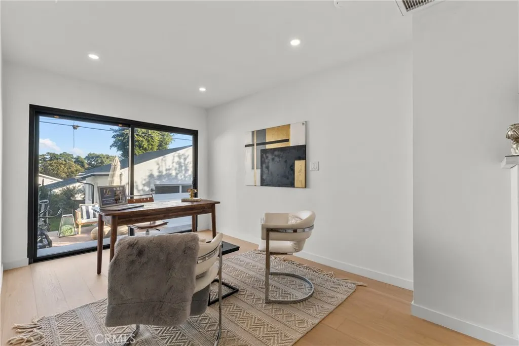 1724 S Fairfax, Los Angeles, California 90019 home-pic-14
